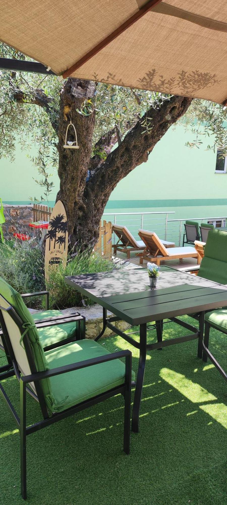 Green Dolphin Apartment Bar Exterior photo